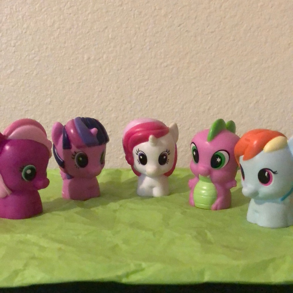 My Little Pony characters and bus